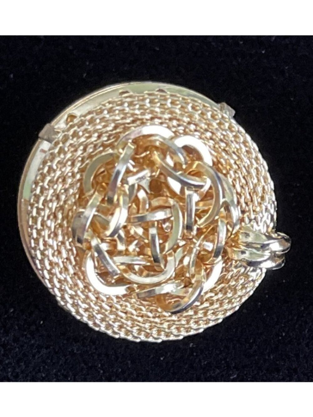 Vogue Earrings Signed Gold Tone Clip On Mesh Chain Bold Statement Vintage 1980s - Picture 2 of 7